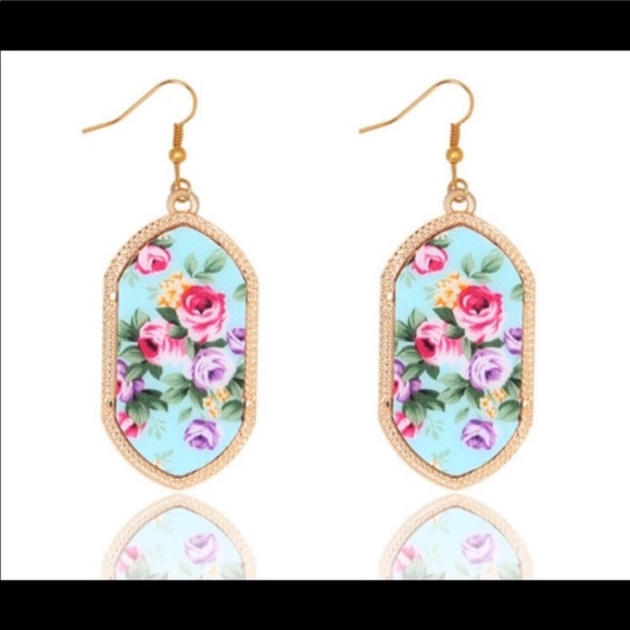 Trendy floral drop earrings - Picture 3 of 6